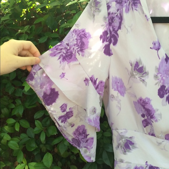 ✨FLORAL ROMPER✨ - Picture 2 of 2