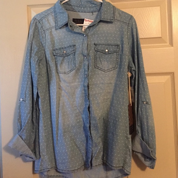 Chambray Button- Down Shirt. NWT! Size large.