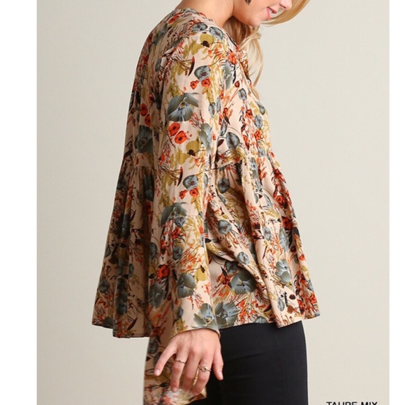 ❗️LAST❗️Taupe floral print top with bell sleeves - Picture 2 of 4