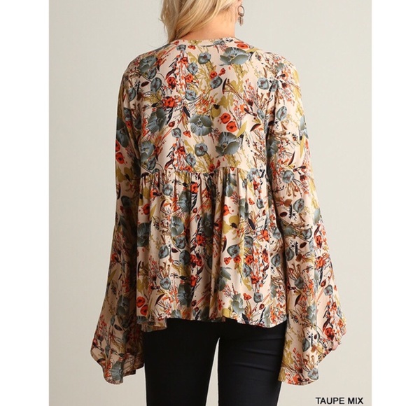 ❗️LAST❗️Taupe floral print top with bell sleeves - Picture 3 of 4