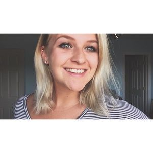 Meet your Posher, Alexis