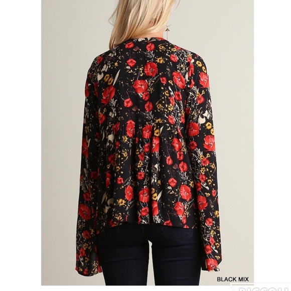 ❗️LAST❗️Black floral print top with bell sleeve - Picture 2 of 4
