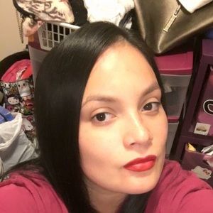 Meet your Posher, Estela