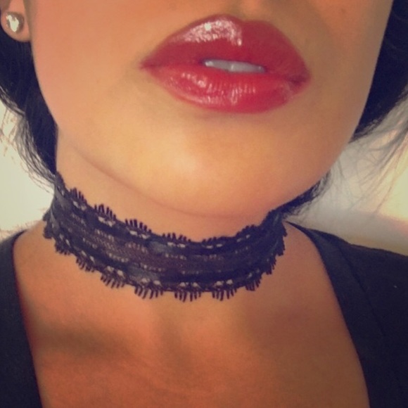 Ribbon Lace Choker - Picture 4 of 4