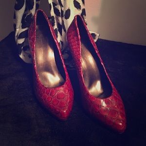 Jessica Simpson Red Snakeskin Pumps