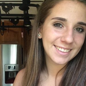 Meet your Posher, Kayla