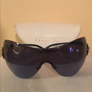 Versace sunglasses 💯% Authentic