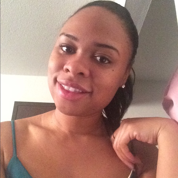 Meet your Posher, Lola - Picture 2 of 2