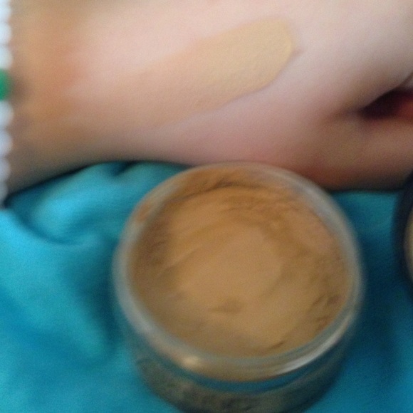 DermaBlend Cover Creme - Picture 3 of 4