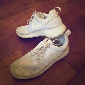 Nike Roshe Run white