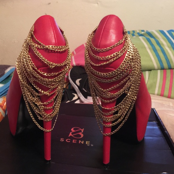 Red heels - Picture 2 of 3