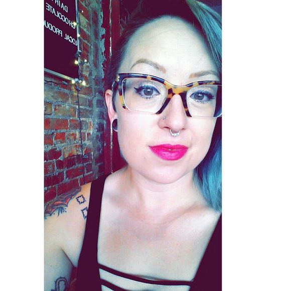 Meet your Posher, Siobhan - Picture 2 of 3