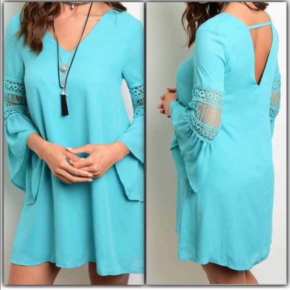 Boutique Dresses & Skirts - SALE Stunning Tiffany blue v-neck dress 🎀