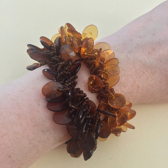 Amber colored bracelets - Picture 2 of 2