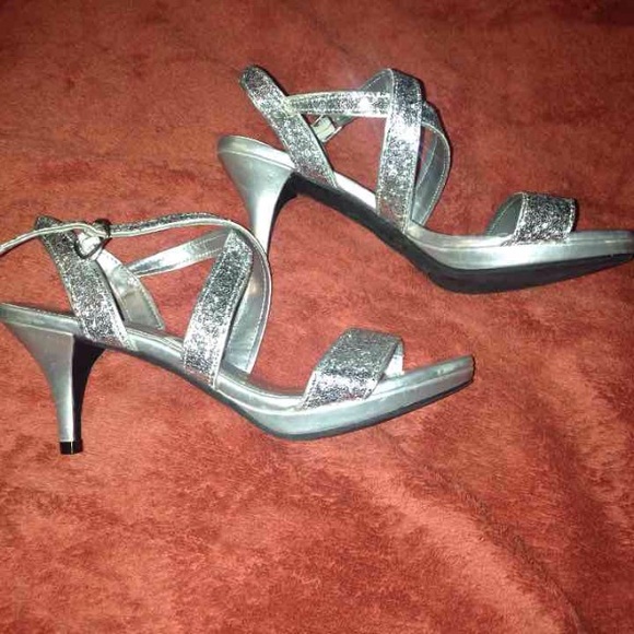 Fioni Night Shiny Heels Size 6 1/2