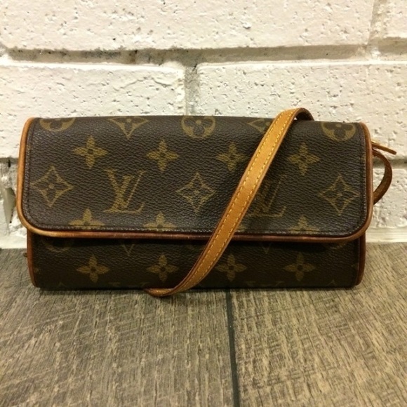 Louis Vuitton Wallet - Picture 1 of 2