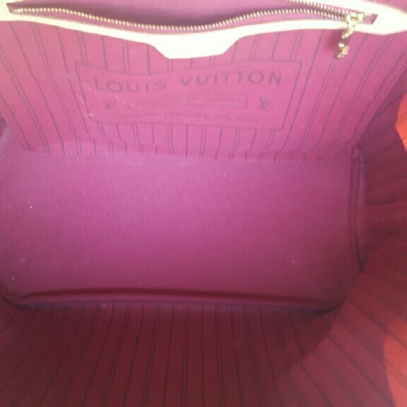 SOLD Neverfull MM In Fucsia - Picture 3 of 4
