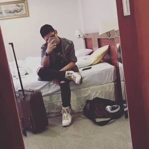 Meet your Posher, Khiêm