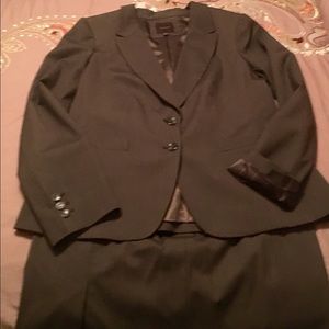 Limited skirt suit