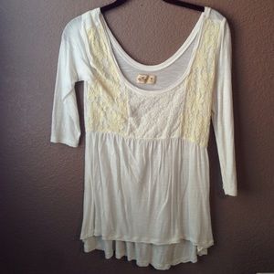White quarter length sleeve shirt