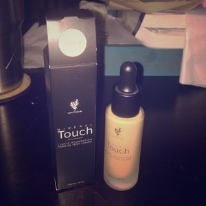 Younique mineral touch liquid foundation taffeta