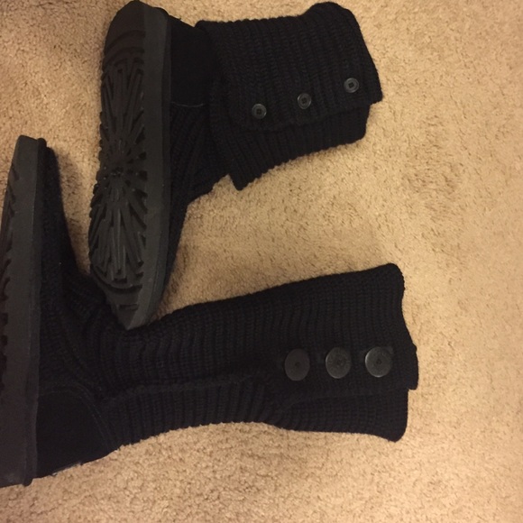 Black knit uggs!