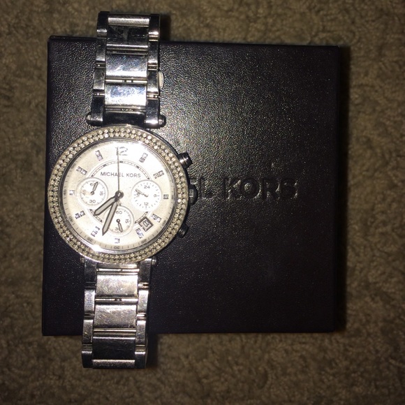 Michael Kors Large Face Watch - Picture 2 of 4