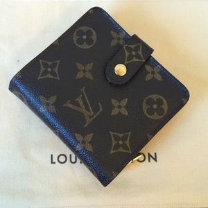 AUTHENTIC LOUIS VUITTON Monogram Canvas mini zippy