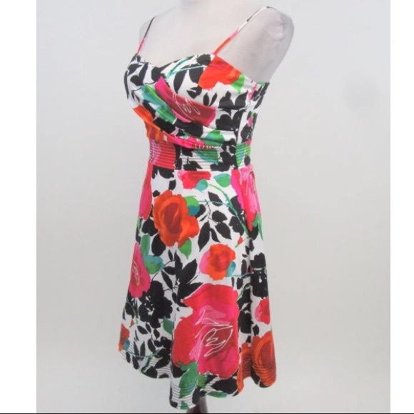 B. Smart Floral Dress Size 6 - Picture 2 of 3