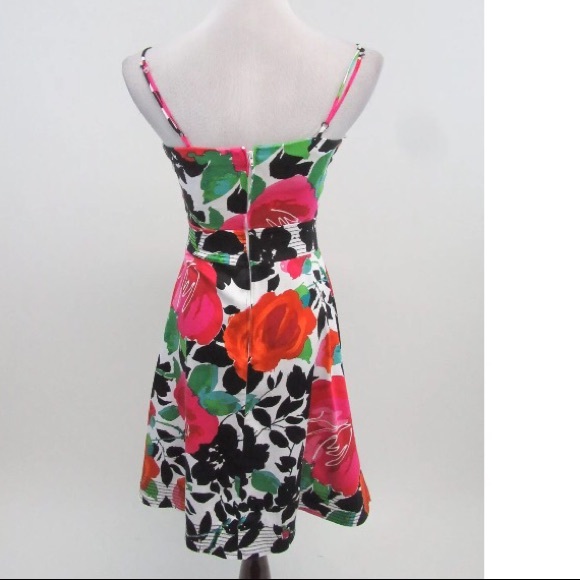 B. Smart Floral Dress Size 6 - Picture 3 of 3
