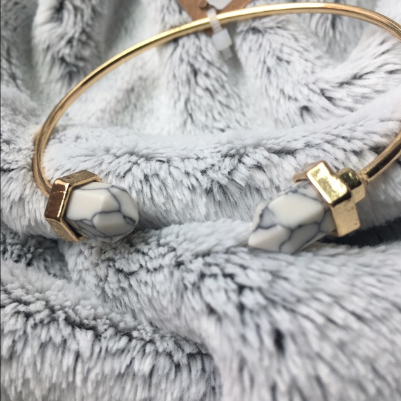 Gold bracelet with marble detail, brand new