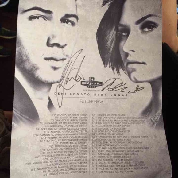 Autograph-Demi Lovato & Nick Jonas Future Now Tour