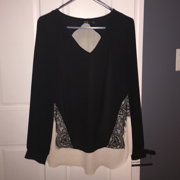Gorgeous Apt 9. Blouse