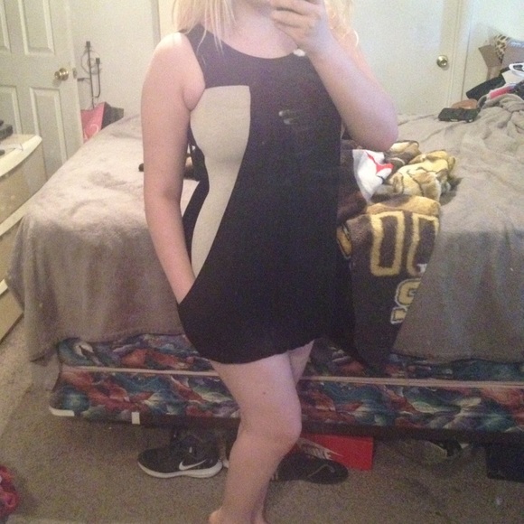 Baggy type dress w/bow - Picture 2 of 3