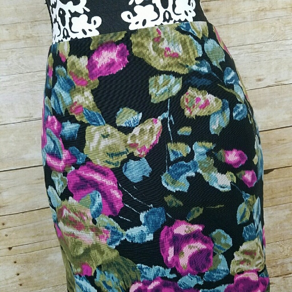 🚫 SOLD Talbots Floral Pencil Skirt NWOT - Picture 2 of 4