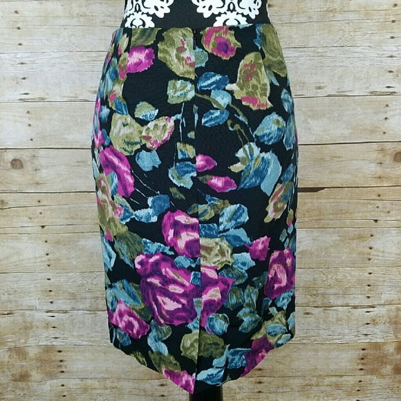 🚫 SOLD Talbots Floral Pencil Skirt NWOT - Picture 4 of 4