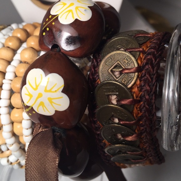 Lot of Jewelry - Picture 2 of 4