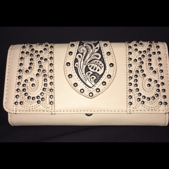Handbags - Montana West cream leather Wristling