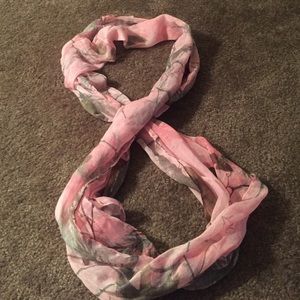 ✨ REALTREE ✨ Pink infinity scarf