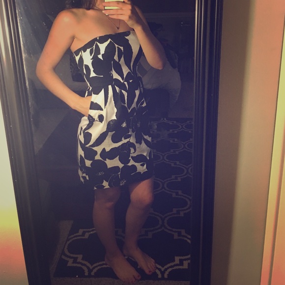 Strapless cocktail dress with pockets