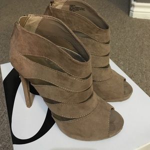 Nine West Taupe Peep Toe Pumps