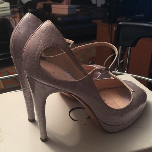 Casadei lavender raised patent leather stiletto 8B - Picture 2 of 4