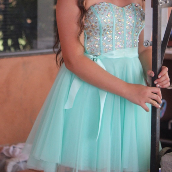 Homecoming dress - Picture 3 of 3