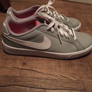 Women's Nike sneakers