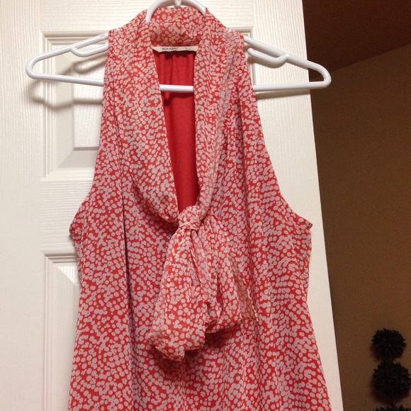 Old Navy Sleeveless Blouse - Picture 2 of 4