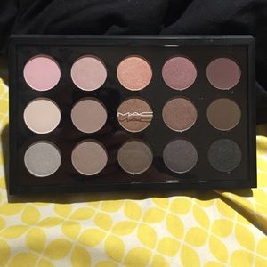 AUTHENTIC BRAND NEW COOL NEUTRAL PALETTE