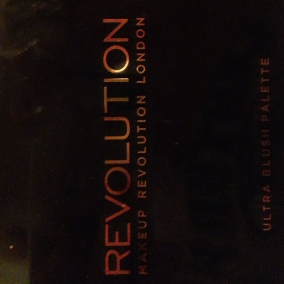 Makeup Revolution Blush Palette