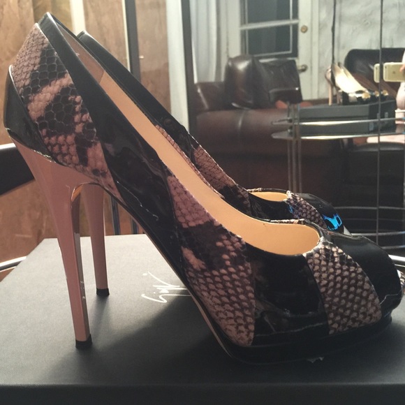 Giuseppe Zanotti Design patent leather snake pumps - Picture 1 of 4