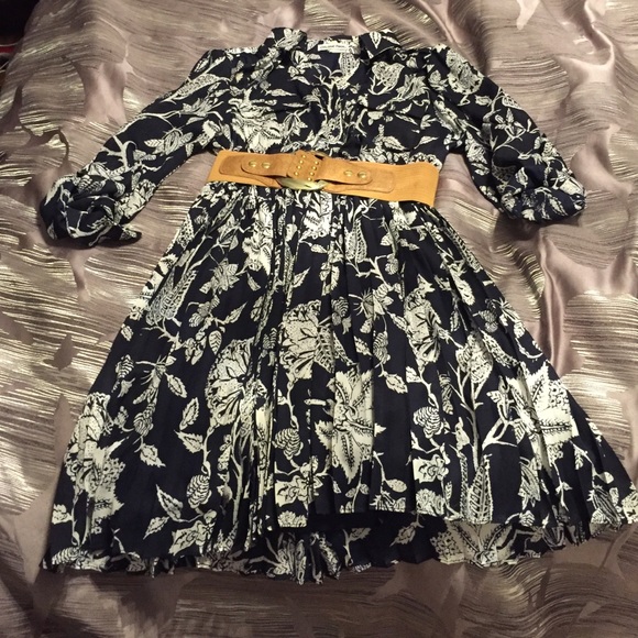 Navy floral dress. - Picture 1 of 3
