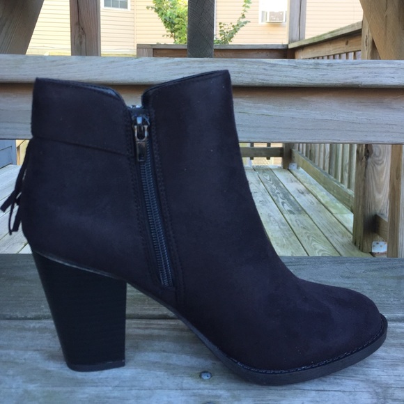 ā¢Fringe Ankle Booties⢠- Picture 2 of 4
